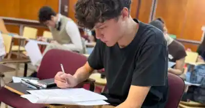 Alumno del Politécnico que ganó medalla de oro enfrenta una odisea económica para representar a Argentina en el mundial de química