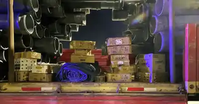 Escucharon ruidos extraños en un camión y al abrir el acoplado encontraron un macabro cargamento