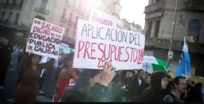 La cifra que cobra un profesor universitario y que el Gobierno se niega a pagar