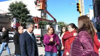 Cambios en el tránsito: instalan semáforos en una transitada esquina y lo que viene sorprende
