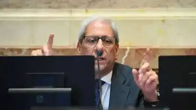 El senador que desafía al Gobierno: su advertencia sobre la educación que nadie esperaba