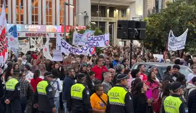 Marcharon por la universidad pública y lo que ocurrió en pleno centro dejó una postal imborrable