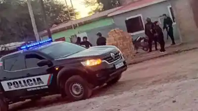 Allanaron una casa en Añatuya y lo que hallaron bajo la fachada familiar sorprendió a los investigadores