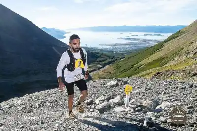 Corría en la montaña y un árbol se quebró: la caída que le cambió la vida para siempre