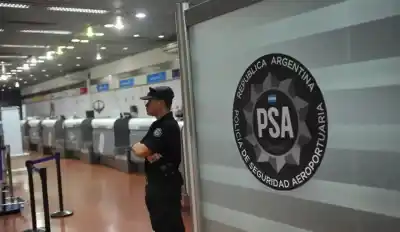 Pasajero intentó subir a un avión en Tucumán y lo que hallaron en su mochila paralizó el operativo
