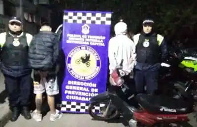 Robaron a punta de pistola y escaparon en moto: lo que hallaron los motoristas los dejó sin escapatoria