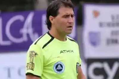 El insólito sueldo que cobra el árbitro del VAR en el Superclásico y la millonaria causa que lo complica