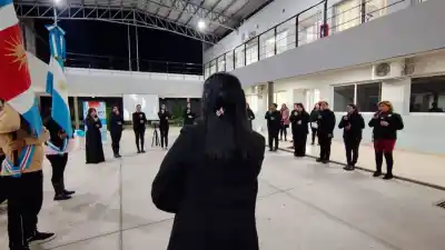 Un acto por el Día del Himno que emocionó a todos: lo que hicieron los alumnos con lengua de señas