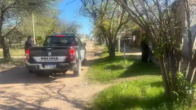 Agresión en plena calle: joven fue atacada a golpes frente a su escuela y la razón que dio sorprendió a todos