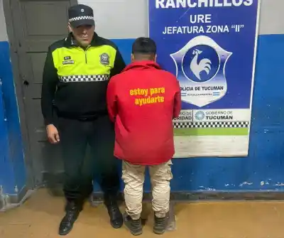 Llegó del trabajo y se descontroló: golpeaba la puerta a patadas mientras ella pedía auxilio