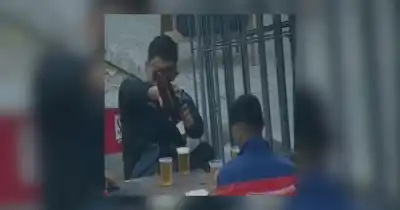 Estaba tomando una cerveza en el microcentro cuando el sistema de reconocimiento facial lo delató