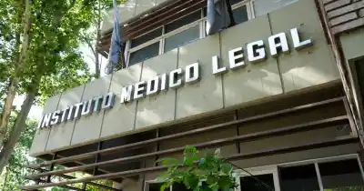 Un joven de 19 años fue asesinado a balazos en Villa Gobernador Gálvez: lo encontraron en un pasillo