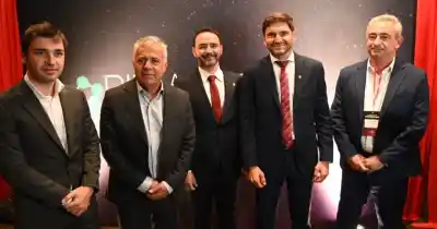 Javkin reunió a 300 intendentes en Rosario y lanzó un reclamo que incomoda a Nación