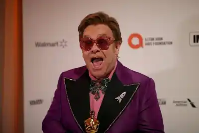 Elton John subió a recibir un premio y lo que reveló sobre su salud dejó helado a todos