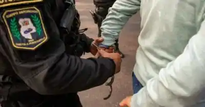 Cayeron tres hombres en un operativo antinarcóticos en Rivadavia: lo que encontraron en la casa
