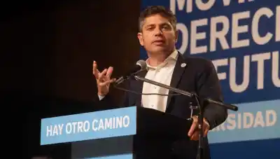 Gritos, reclamos y un pedido que incomodó a Axel Kicillof en pleno acto