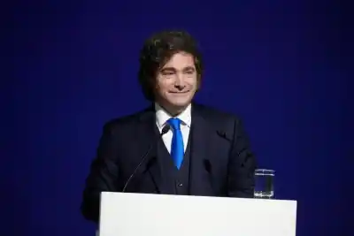 Milei denuncia un ataque especulativo contra el peso y acusa a la política de orquestar un “golpe de Estado”