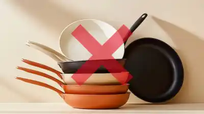 El error al guardar las sartenes que puede arruinarlas y afectar tu salud