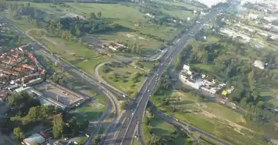 Caputo adjudicó 1.800 km de rutas: los peajes que pagarán los argentinos