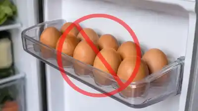 El error que todos cometemos al guardar los huevos y que los echa a perder más rápido