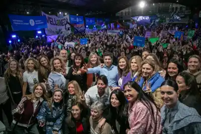 Kicillof lanzó un movimiento de mujeres y apuntó contra Milei: “Este experimento de desintegración tiene un capítulo central”