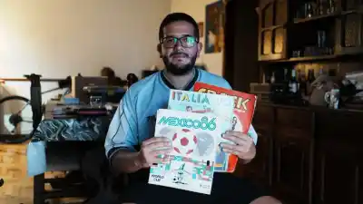 Tiene todos los álbumes del Mundial desde 1978 y un jeque le quiso comprar su colección