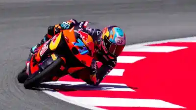El argentino Valentín Perrone sorprendió a todos en Barcelona: lo que hizo en la clasificación de Moto3