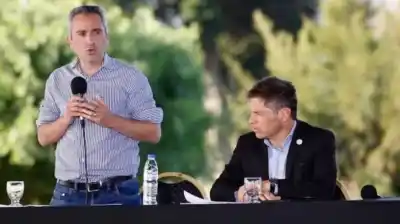 El pedido que incomodó a Kicillof en pleno acto y la respuesta de Larroque que busca calmar las aguas
