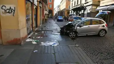 Embistió a varios peatones en Módena y lo que pasó después heló a todos