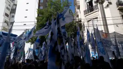 Militancia K se reunió frente al domicilio de Cristina Kirchner y lo que pasó en el balcón sorprendió a todos