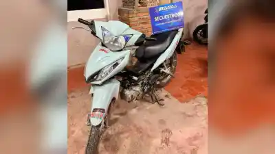 Abandonaron una moto en el barrio Textil y la policía descubrió algo que no esperaban