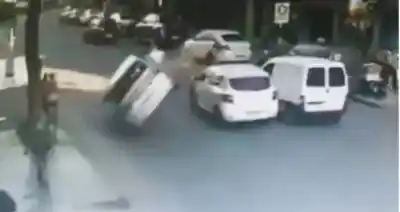 VIDEO| Inesperado Vuelco en el Centro de la Capital Tucumana