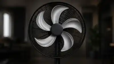 La razón oculta por la que las aspas de tu ventilador vienen torcidas de fábrica