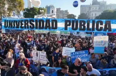 Tras la multitudinaria marcha, docentes universitarios anuncian una semana de paro nacional