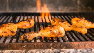 El truco que los parrilleros no quieren que sepas para que el pollo quede jugoso