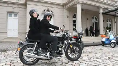 Decenas de motociclistas con traje y corbata sorprendieron a todos en las calles: el motivo solidario que pocos conocen