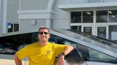 Pagó 285 mil dólares por una Tesla Cybertruck y nunca la recibió: el insólito giro del caso