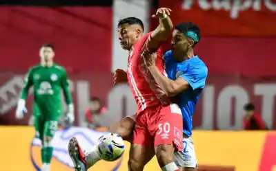 Se lo llevaron en el último suspiro: el penal que metió a Belgrano en la final del Apertura