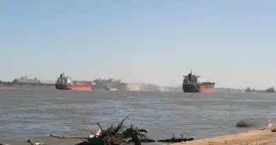 Impactante choque de barcos frente a Rosario: la advertencia que nadie quiere escuchar