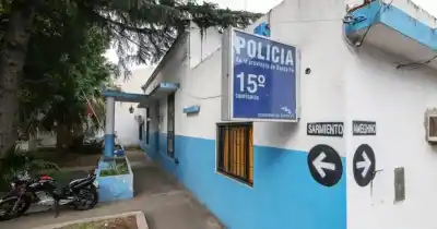 Les pidieron plata para no allanar sus casas: dos policías detenidos tras cobrar una coima de $300 mil