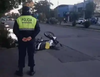 Intentó girar a la izquierda y una camioneta lo impactó de frente: murió en el acto