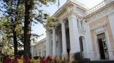 La UNT al borde de la ruptura: la Junta define el futuro de la Asamblea Universitaria