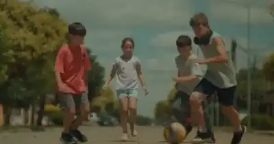 El tráiler que promete revolucionar el fútbol de barrio: ¿qué historia se esconde detrás?