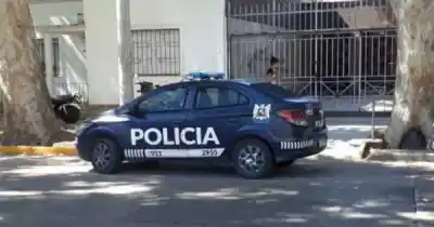 Compras en Las Heras: motochorros armados lo sorprendieron y le robaron la moto
