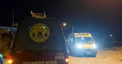 Intentó avivar la estufa con combustible y lo que pasó después es escalofriante
