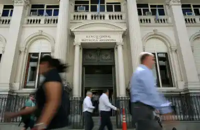 Los bancarios lograron un nuevo aumento alineado con la inflación y el sueldo inicial marca otro récord