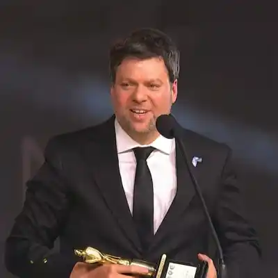 La noche que la TV se rindió a sus pies: el conductor que se llevó el Martín Fierro de Oro