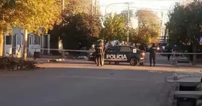 Evadió un control policial y desató una ola de violencia: dos efectivos heridos y armas secuestradas