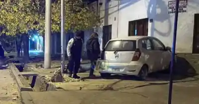 Choque en San Rafael: un auto y una moto colisionaron y hay una embarazada entre los heridos