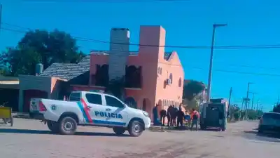 Chocó contra una moto en plena avenida y el conductor terminó en el hospital